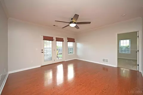 Living - 5425 Michelles Oak Ct, Cincinnati, OH 45248 photo 1 of 5