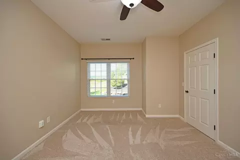 Bedroom - 5425 Michelles Oak Ct, Cincinnati, OH 45248 photo 8 of 10