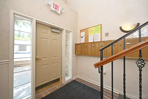 Entry Way - 5425 Michelles Oak Ct, Cincinnati, OH 45248 photo 1 of 3