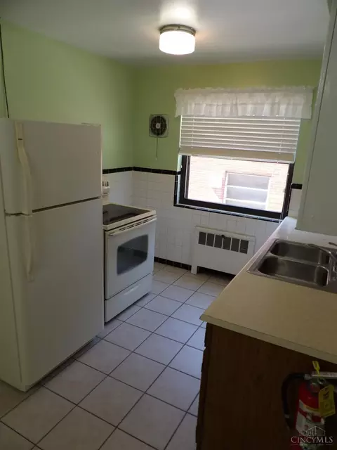 Kitchen - 4644 Rapid Run Ave, Cincinnati, OH 45238 photo 3 of 7