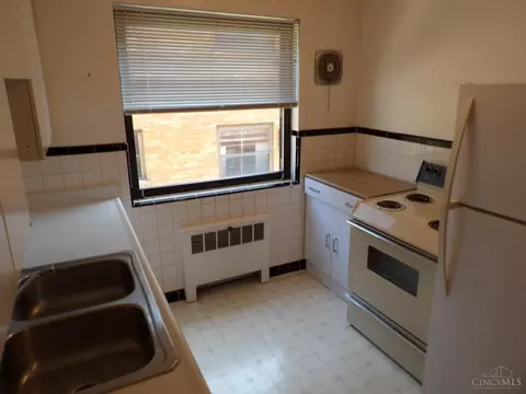 Kitchen - 4644 Rapid Run Ave, Cincinnati, OH 45238 photo 5 of 7