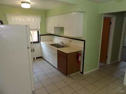 Kitchen - 4644 Rapid Run Ave, Cincinnati, OH 45238 photo 2 of 7
