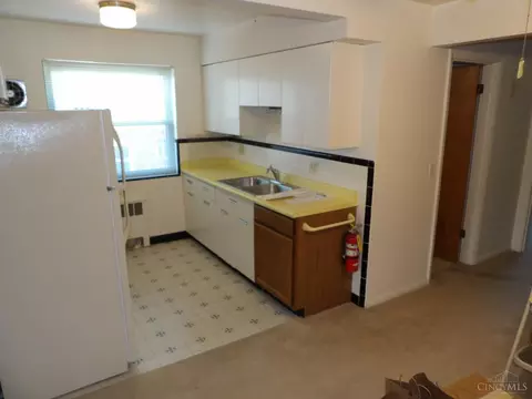 Kitchen - 4644 Rapid Run Ave, Cincinnati, OH 45238 photo 6 of 7