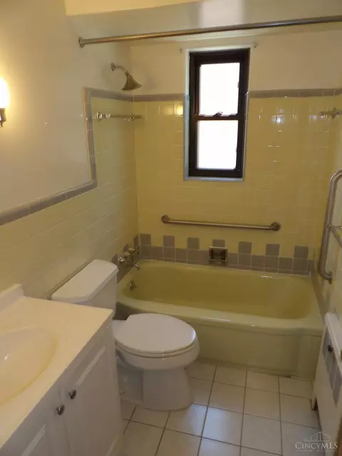 Bath - 4644 Rapid Run Ave, Cincinnati, OH 45238 photo 3 of 5