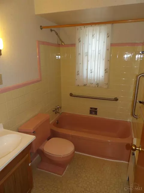 Bath - 4644 Rapid Run Ave, Cincinnati, OH 45238 photo 5 of 5