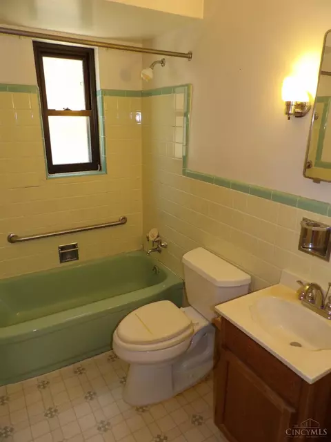 Bath - 4644 Rapid Run Ave, Cincinnati, OH 45238 photo 2 of 5
