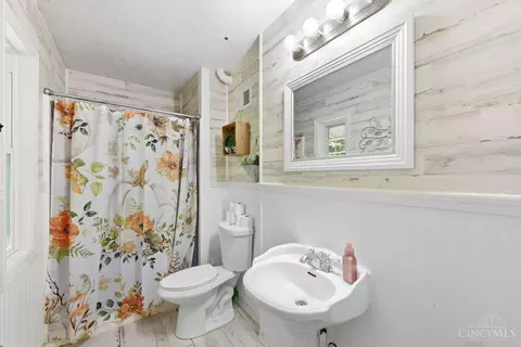 Bath - 1769 Acreview Dr, Cincinnati, OH 45240 photo 1 of 4