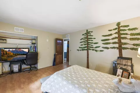 Bedroom - 1769 Acreview Dr, Cincinnati, OH 45240 photo 6 of 9