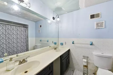 Bath - 1769 Acreview Dr, Cincinnati, OH 45240 photo 2 of 4