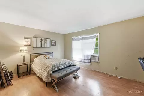 Bedroom - 1769 Acreview Dr, Cincinnati, OH 45240 photo 4 of 9