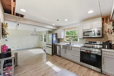 Kitchen - 1769 Acreview Dr, Cincinnati, OH 45240 photo 2 of 2