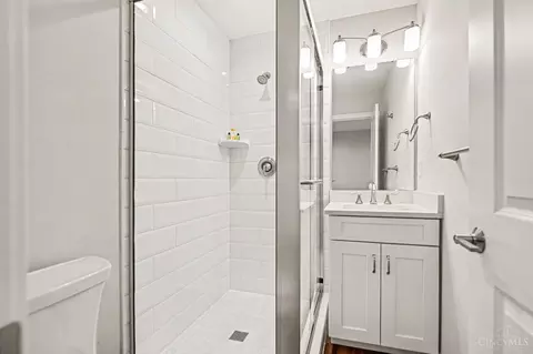 Bath - 533 Ringgold St, Cincinnati, OH 45202 photo 4 of 4