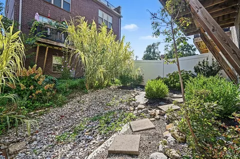 Exterior - 533 Ringgold St, Cincinnati, OH 45202 photo 5 of 6