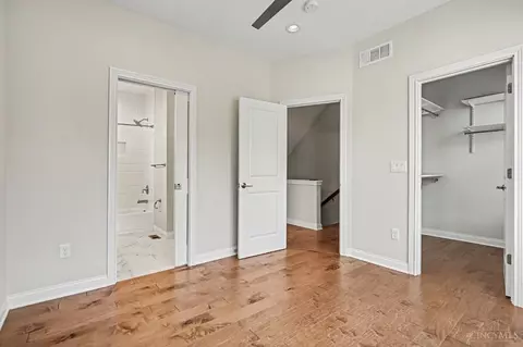 Bedroom - 533 Ringgold St, Cincinnati, OH 45202 photo 5 of 7