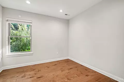 Bedroom - 533 Ringgold St, Cincinnati, OH 45202 photo 6 of 7