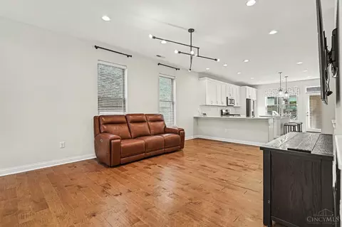 Living - 533 Ringgold St, Cincinnati, OH 45202 photo 1 of 1