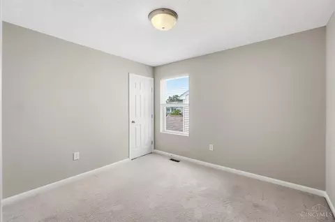 Bedroom - 692 Hafton Ct, Maineville, OH 45039 photo 5 of 10