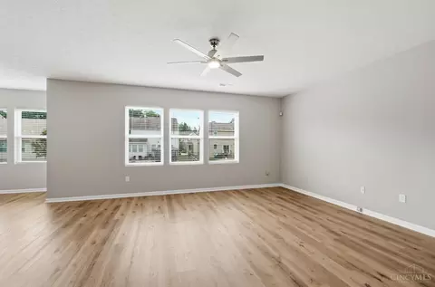 Living - 692 Hafton Ct, Maineville, OH 45039 photo 4 of 8