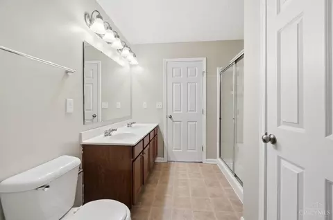 Bath - 692 Hafton Ct, Maineville, OH 45039 photo 2 of 5
