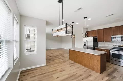 Kitchen - 692 Hafton Ct, Maineville, OH 45039 photo 5 of 5