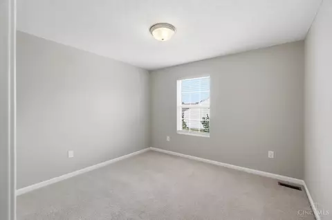 Bedroom - 692 Hafton Ct, Maineville, OH 45039 photo 7 of 10