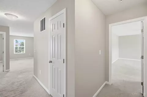 Entry Way - 692 Hafton Ct, Maineville, OH 45039 photo 3 of 3