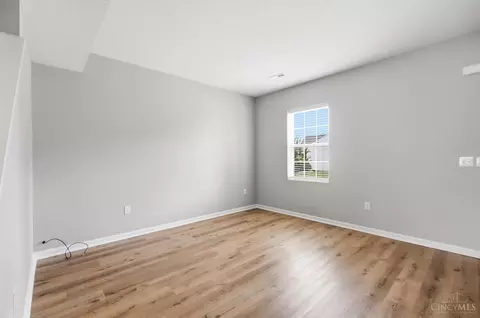 Living - 692 Hafton Ct, Maineville, OH 45039 photo 2 of 8