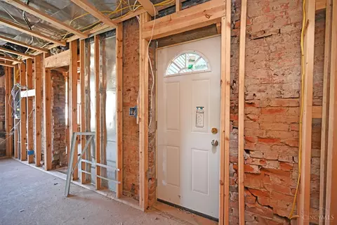 Entry Way - 38 Clifton Ave, Cincinnati, OH 45202 photo 2 of 6