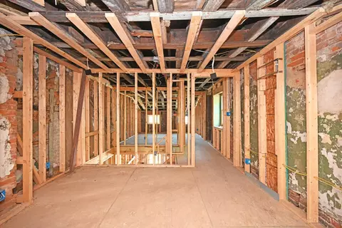 Entry Way - 38 Clifton Ave, Cincinnati, OH 45202 photo 5 of 6