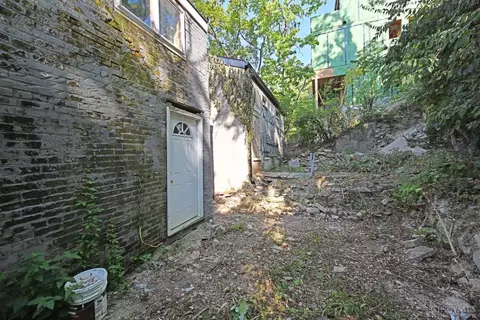 Exterior - 38 Clifton Ave, Cincinnati, OH 45202 photo 6 of 7