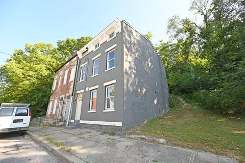 Exterior - 38 Clifton Ave, Cincinnati, OH 45202 photo 2 of 7