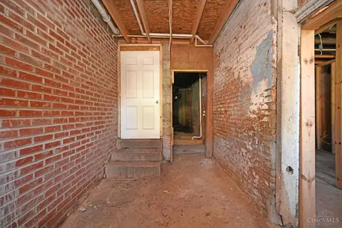 Entry Way - 38 Clifton Ave, Cincinnati, OH 45202 photo 1 of 6