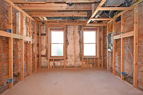 Bedroom - 38 Clifton Ave, Cincinnati, OH 45202 photo 2 of 4