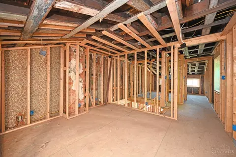 Entry Way - 38 Clifton Ave, Cincinnati, OH 45202 photo 4 of 6