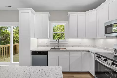 Kitchen - 988 Crab Tree Ct, Morrow, OH 45152 photo 1 of 5