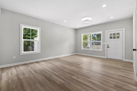 Living - 988 Crab Tree Ct, Morrow, OH 45152 photo 1 of 5