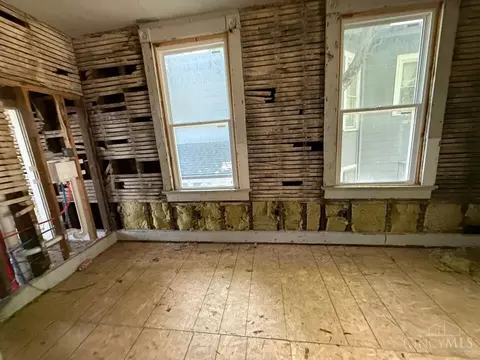 Bedroom - 2450 River Rd, Cincinnati, OH 45204 photo 6 of 6