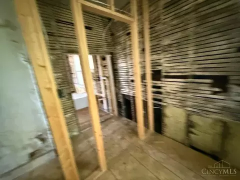 Entry Way - 2450 River Rd, Cincinnati, OH 45204 photo 5 of 6