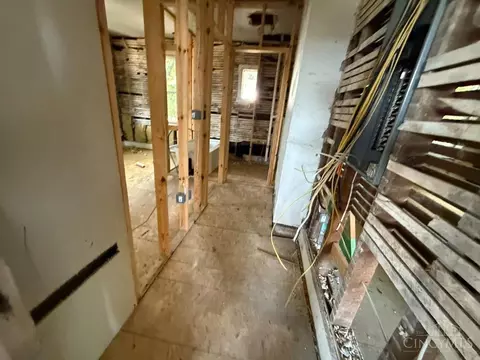 Entry Way - 2450 River Rd, Cincinnati, OH 45204 photo 6 of 6