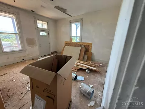 Living - 2450 River Rd, Cincinnati, OH 45204 photo 1 of 2