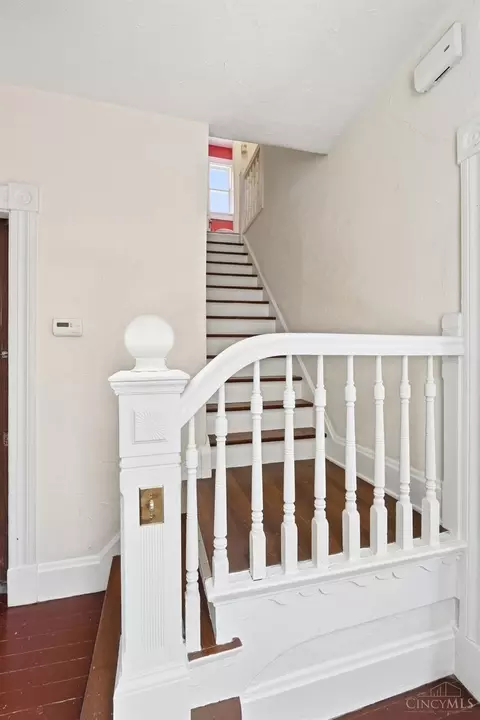 Entry Way - 413 Southview Ave, Cincinnati, OH 45219 photo 3 of 4