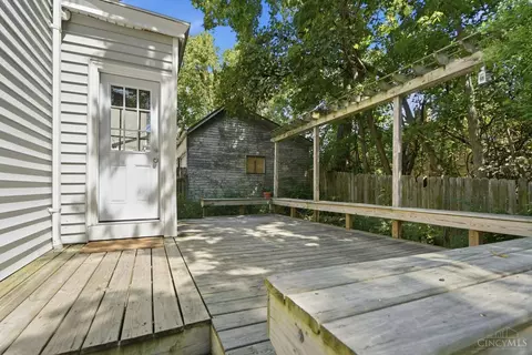 Exterior - 413 Southview Ave, Cincinnati, OH 45219 photo 7 of 14