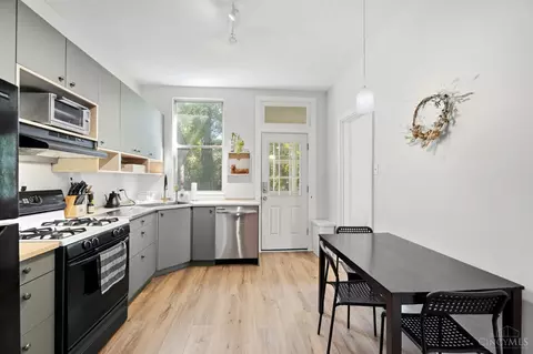 Kitchen - 413 Southview Ave, Cincinnati, OH 45219 photo 3 of 4