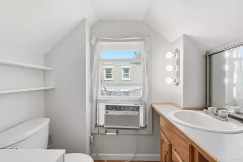 Bath - 413 Southview Ave, Cincinnati, OH 45219 photo 9 of 9