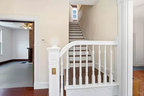 Entry Way - 413 Southview Ave, Cincinnati, OH 45219 photo 2 of 4