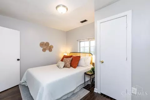 Bedroom - 6819 Merwin Ave, Cincinnati, OH 45227 photo 2 of 4