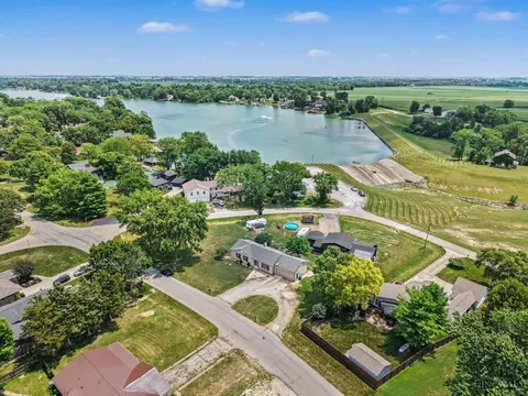 3687 Lakeshore Dr, Jamestown, OH 45335
