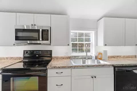 Kitchen - 8499 Debold Koebel Rd, Morrow, OH 45152 photo 3 of 3