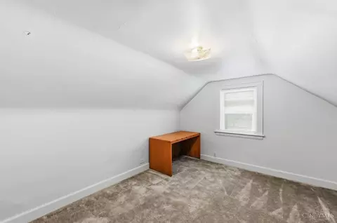 Bedroom - 1406 Beech Ave, Cincinnati, OH 45205 photo 7 of 9