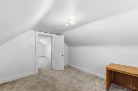Bedroom - 1406 Beech Ave, Cincinnati, OH 45205 photo 8 of 9